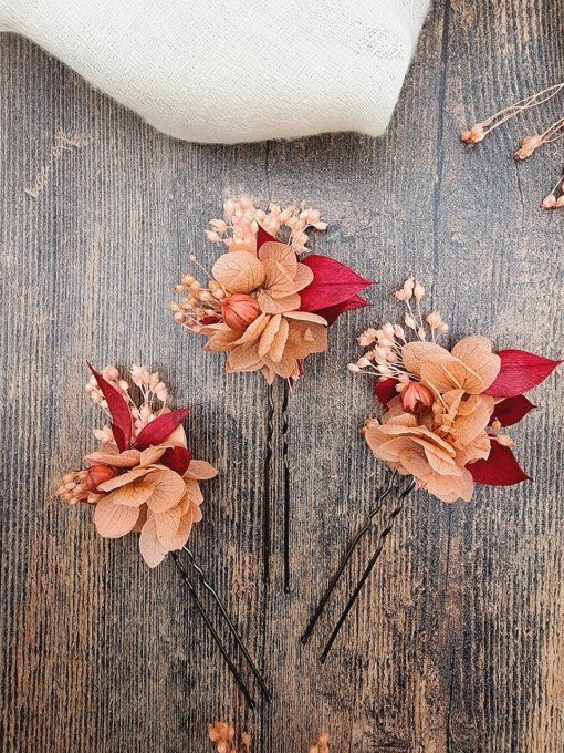 3 pics cheveux fleurs mariage cérémonie framboise