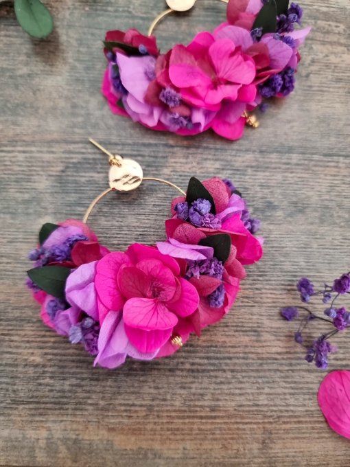 Boucles d'oreilles créoles fleurs éternelles hortensia rose fuchsia parme mariage doré à l'or fin