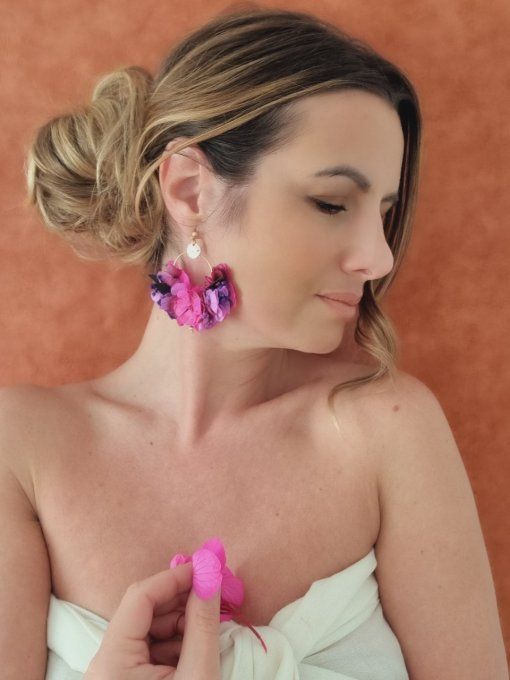 Boucles d'oreilles créoles fleurs éternelles hortensia rose fuchsia parme mariage doré à l'or fin