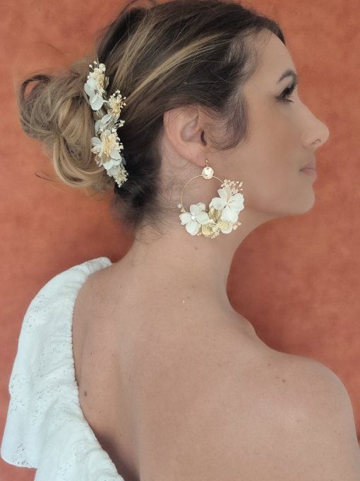 4 pics cheveux fleurs mariage cérémonie blanc et doré