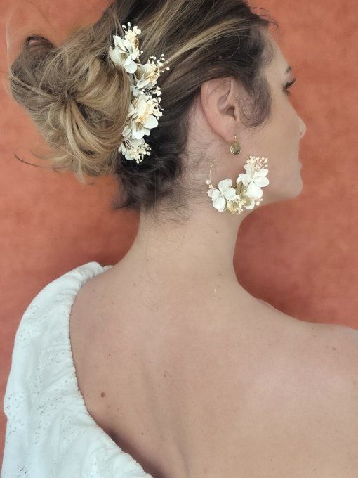 4 pics cheveux fleurs mariage cérémonie blanc et doré