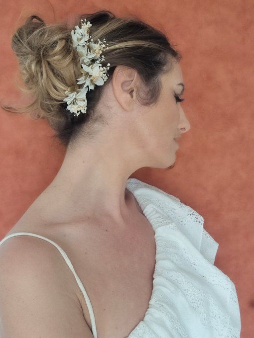 4 pics cheveux fleurs mariage cérémonie blanc et doré