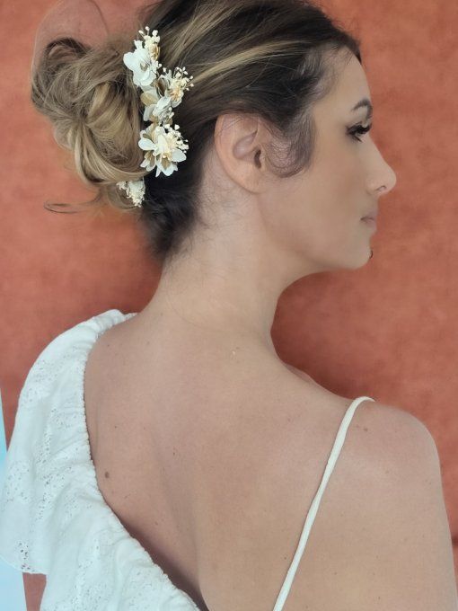 4 pics cheveux fleurs mariage cérémonie blanc et doré