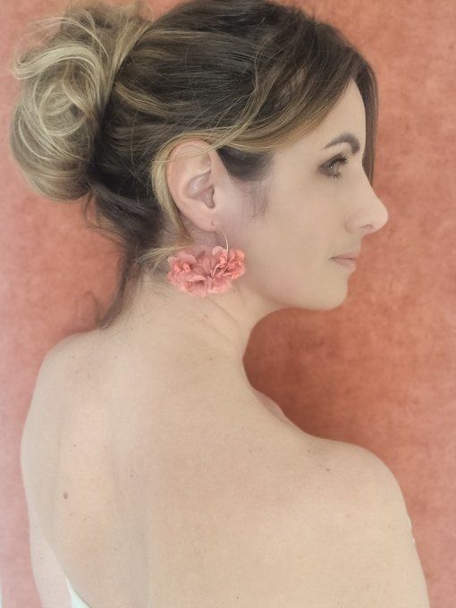 Boucles d'oreilles créoles fleurs éternelles hortensia vieux rose mariage doré à l'or fin.