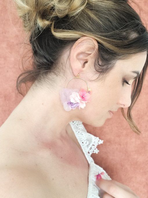 Boucles d'oreilles créoles fleurs éternelles hortensia rose fuchsia mariage doré à l'or fin