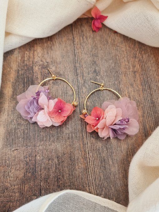 Boucles d'oreilles créoles fleurs éternelles hortensia rose fuchsia mariage doré à l'or fin