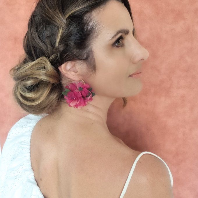 Boucles d'oreilles créoles fleurs éternelles hortensia rose fuchsia mariage doré à l'or fin.