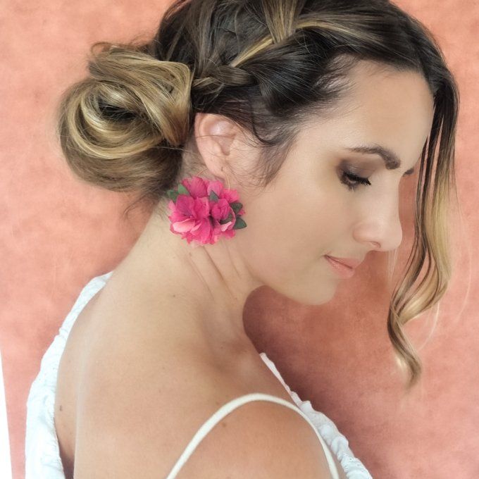 Boucles d'oreilles créoles fleurs éternelles hortensia rose fuchsia mariage doré à l'or fin.