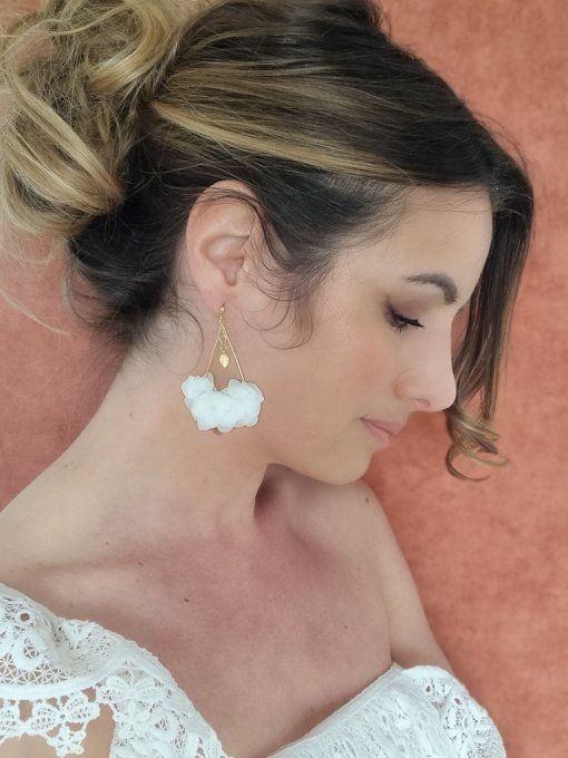 Boucles d'oreilles créoles fleurs éternelles hortensia pêche ou blanche pour mariage et cérémonie