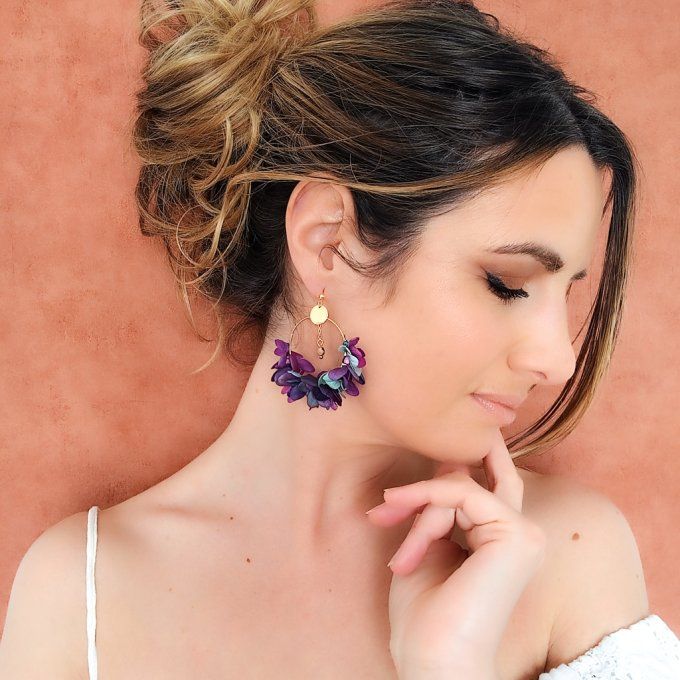 Boucles d'oreilles créoles fleurs hortensia violet bleu rose dorées à l'or fin bohème chic