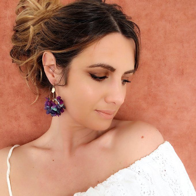Boucles d'oreilles créoles fleurs hortensia violet bleu rose dorées à l'or fin bohème chic